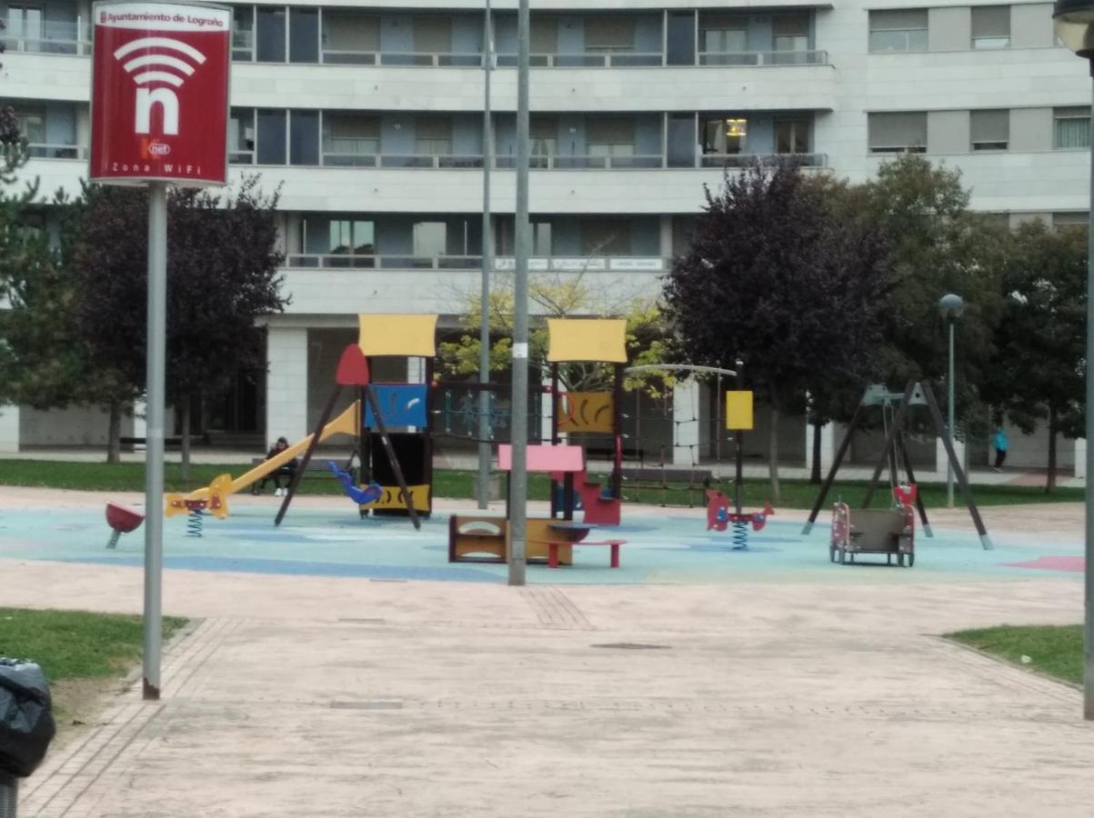 Apartamento Los Lirios Logrono Luaran gambar