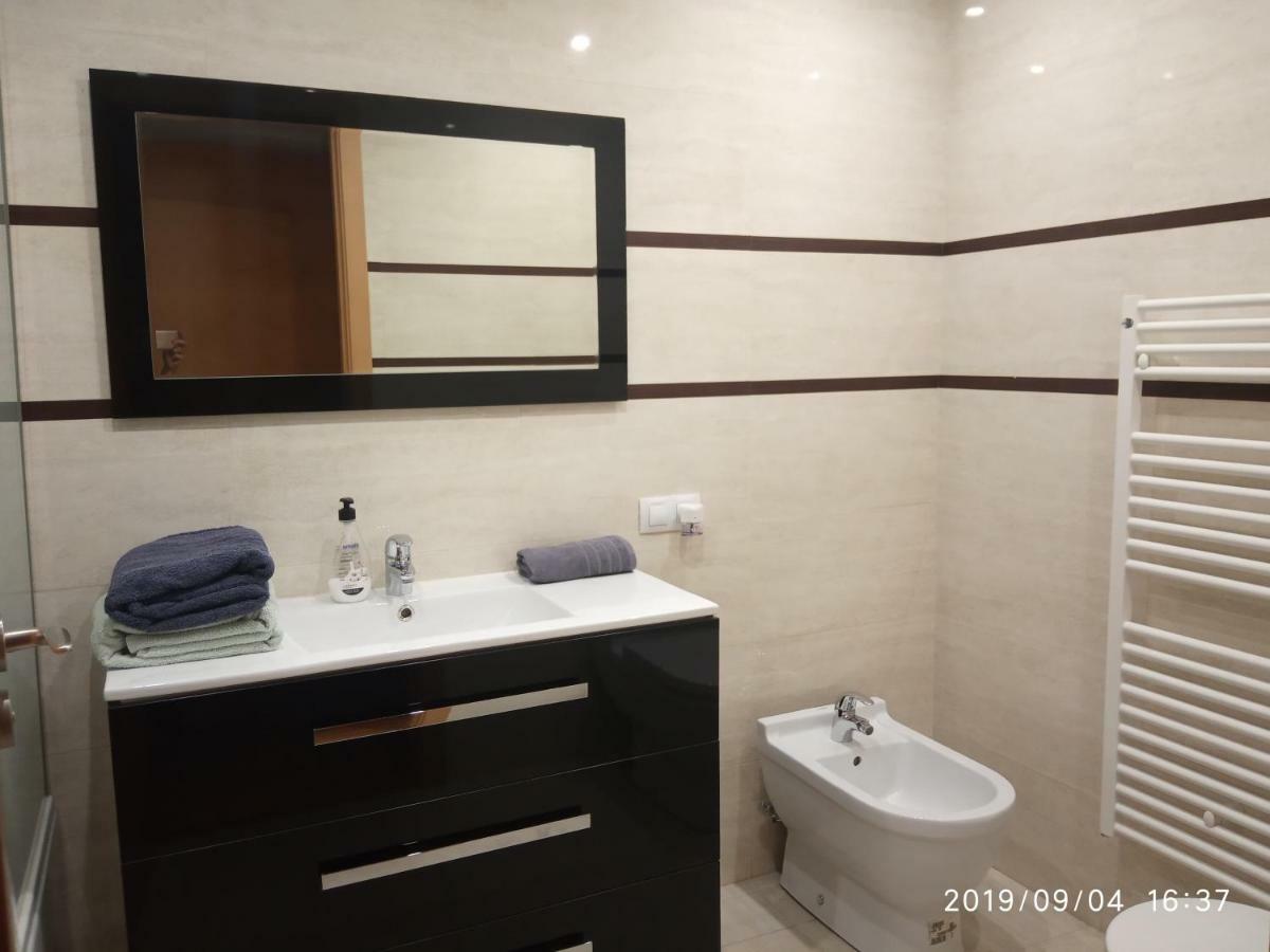 Apartamento Los Lirios Logrono Luaran gambar